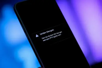 Smartphone showing a German IPTV app error message on a dark, blurred background.